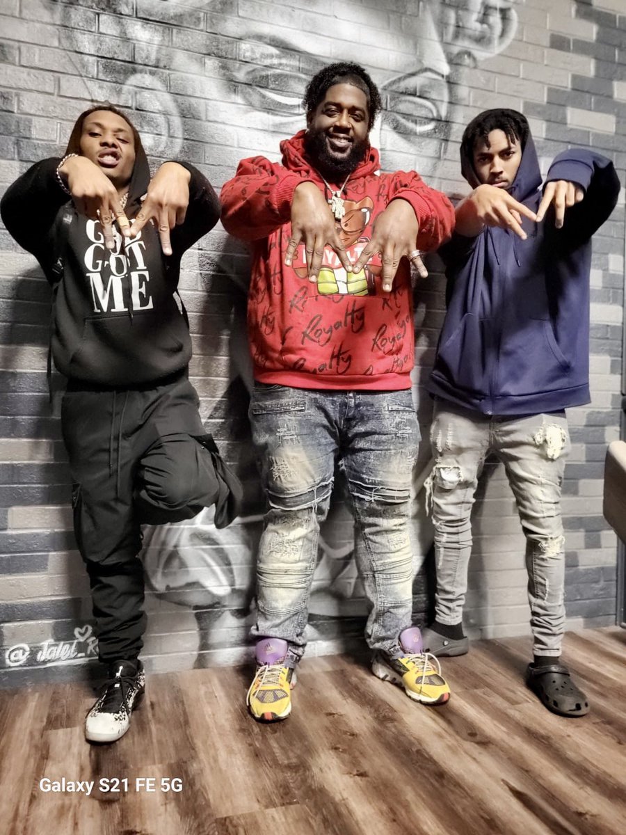 bcbigclay's tweet image. MK&amp;amp;M5 MGMT LLC ARTISTS 🚀🌊🔥🔥🎶 outside Global Sound Studios for our Team Session!! #mkm5managementllc #studiosession #studiobound #takeover #WeUpNext #bcbigclay #trending #music