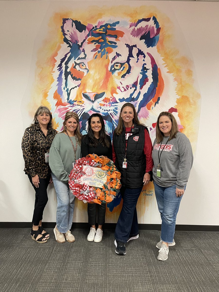 Beckendorff JH (@beckendorffjh) on Twitter photo We appreciate our sister school <a href="/KatyJuniorHigh1/">Katy Junior High</a> with our annual wreath exchange. #sisterschools We appreciate our sister school <a href="/KatyJuniorHigh1/">Katy Junior High</a> with our annual wreath exchange. #sisterschools