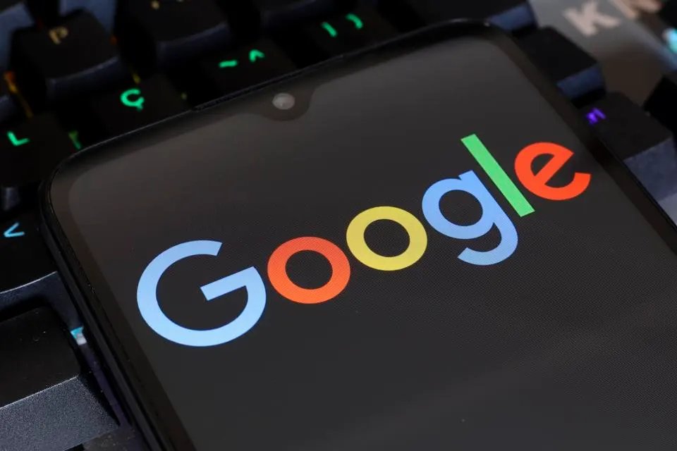 🚀 Google STOCK SOARS! 
📈 After beating earnings expectations with $2.12 per share, GOOGL is gaining momentum ahead of its next report on February 4, 2025! Can Alphabet keep the growth alive? Don’t miss out on this tech giant's journey! #Google #GOOGL #Investing