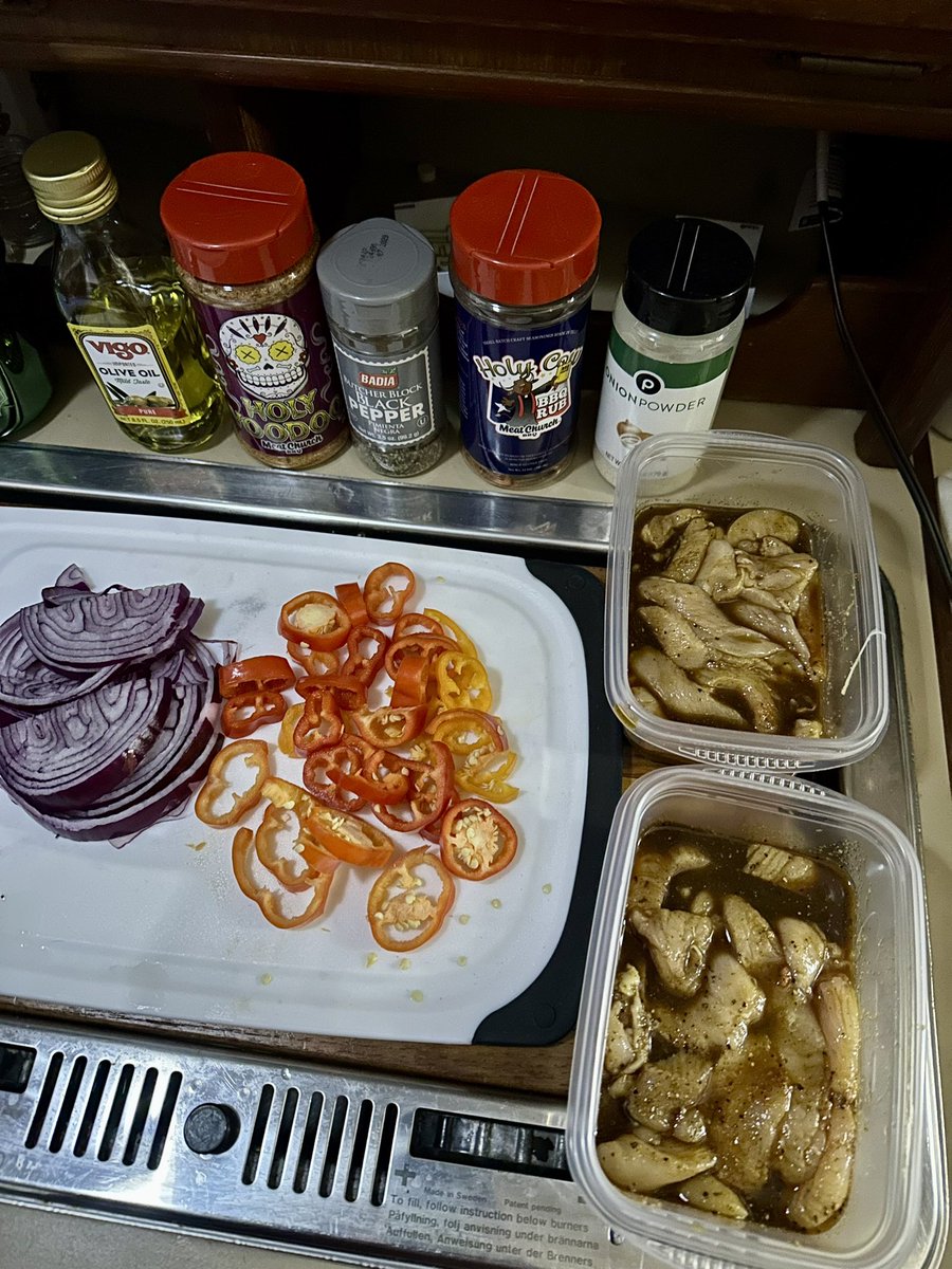 CPack12's tweet image. Cooking with Conner boat edition! 

Chicken fajitas were on the menu tonight! It was my first time using the alcohol stove on the boat. I had an absolute blast cooking this delicious dinner!