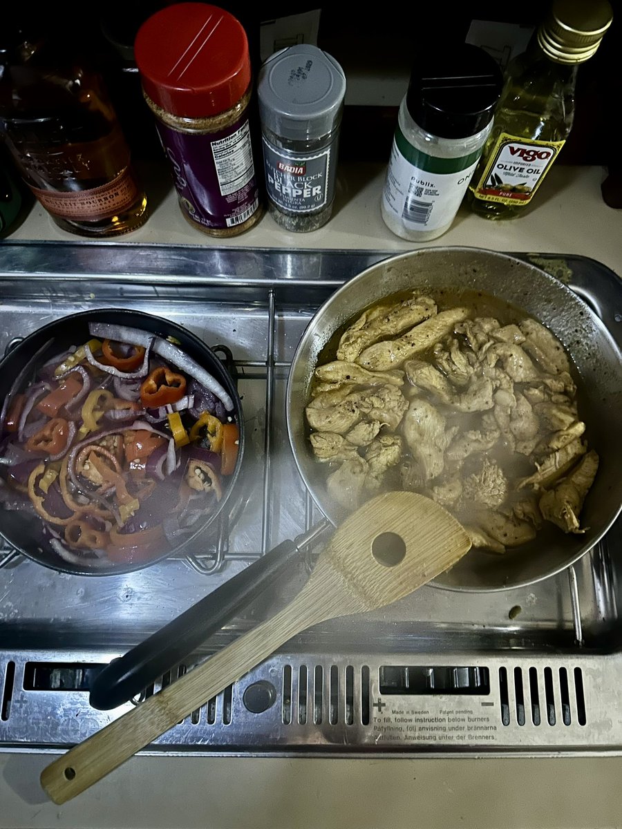 CPack12's tweet image. Cooking with Conner boat edition! 

Chicken fajitas were on the menu tonight! It was my first time using the alcohol stove on the boat. I had an absolute blast cooking this delicious dinner!