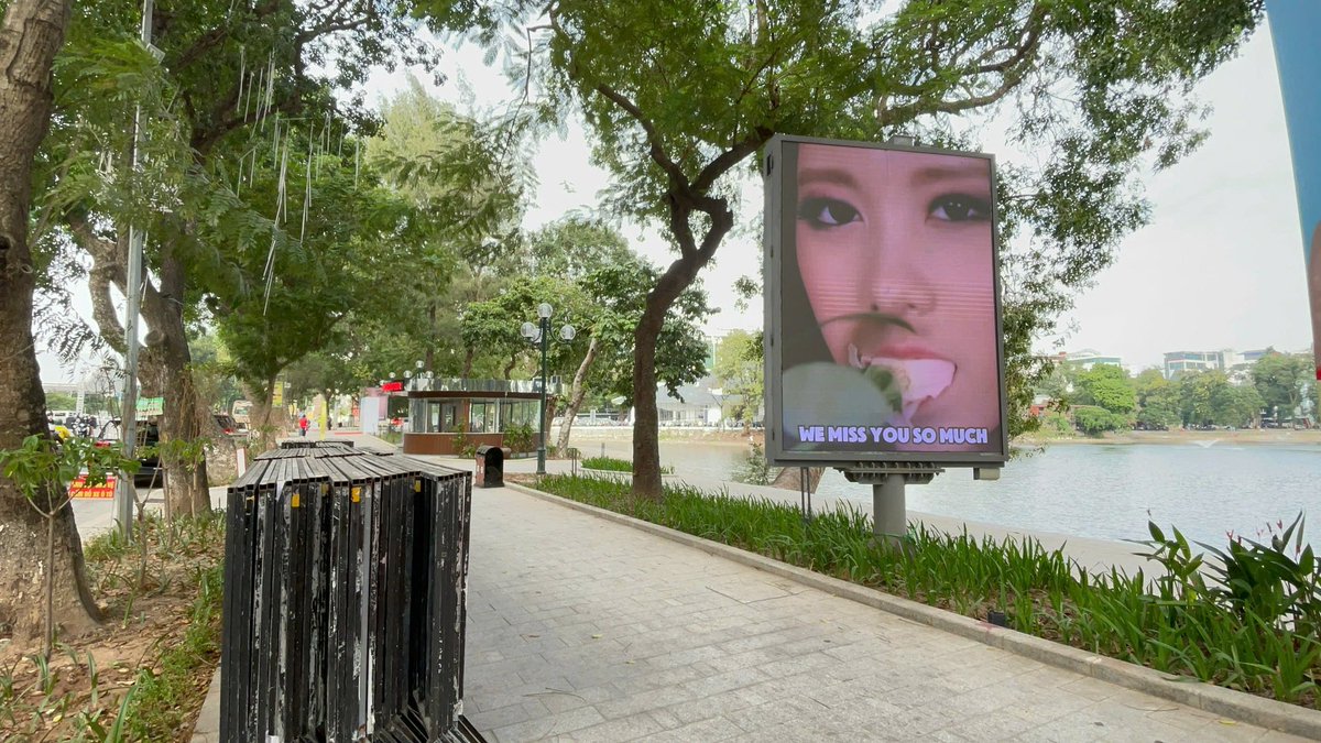 FCQRIVN's tweet photo. 🔥 LED SCREEN CỦA FC QRI VN ĐÃ LÊN SÓNG, CÙNG CHECK-IN NHÉ V-QUEEN'S ƠI 🔥

Thông tin bảng LED
👉🏻 10 Bảng Led Outdoor
👉🏻 Từ 06:00 đến 23:00 Ngày 22.11.2024 - 24.11.2024
👉🏻 Địa điểm: Dọc Hồ Thiền Quang, Quận Hai Bà Trưng, Hà Nội (Cách Vincom Bà Triệu ≈ 1.3km) https://t.co/LSbPecCxLq
