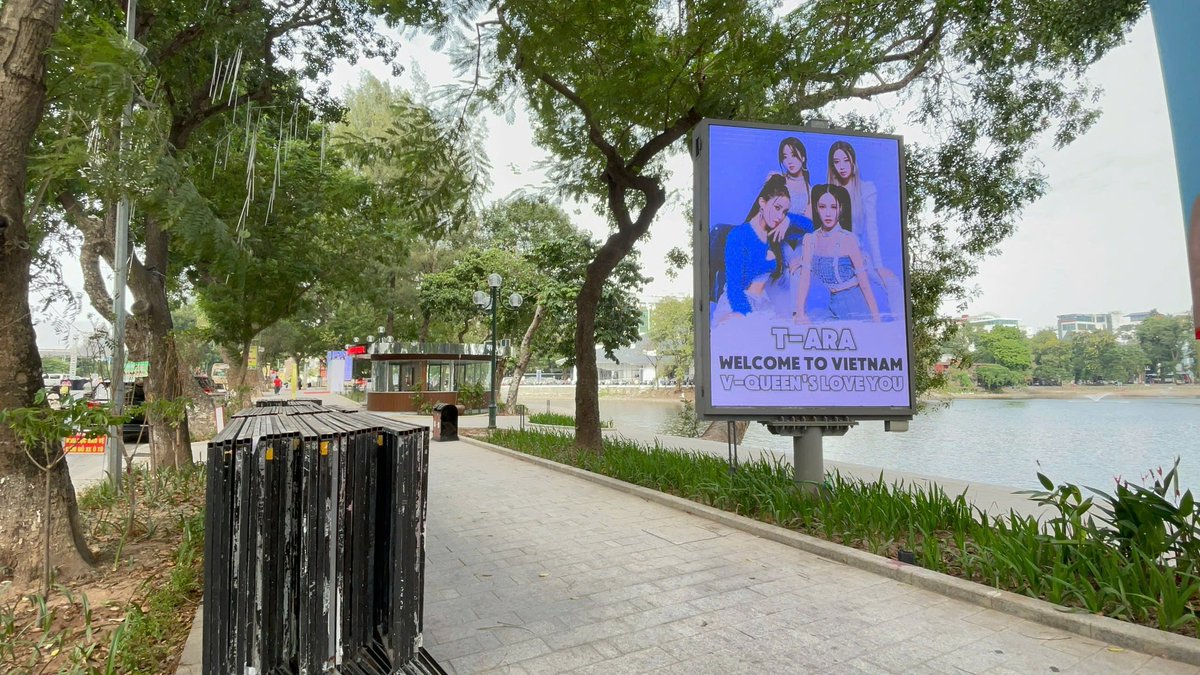 FCQRIVN's tweet photo. 📸 Từ 22.11, hãy đến Hồ Thiền Quang, check-in bảng LED, đăng lên Instagram và tag @qtfreet @fcqrivn vào nhé!

Cùng tụi mình cho chị biết fan Việt Nam yêu thương và chờ đợi chị nhiều như thế nào 😗

#qri #taraqri #큐리 #티아라 #티아라큐리 @QriPretty 

- FC QRI VN - https://t.co/WflAtCh6D9