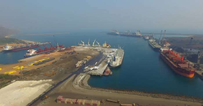 UpdatesChennai's tweet photo. Big…🚨
10 years after building Kattupalli Port,TN to build a major Greenfield Port in #Cuddalore…🏗️🚢
🔹Initial capacity of 13 Mn scalable upto 40 Mn
🔹1,500-2,000 Crs investment in PPP Mode
🔹To come 2 kms off existing port,will cater to central TN

🔗 https://t.co/SeCV1QNebw https://t.co/pgtt5HZqcM