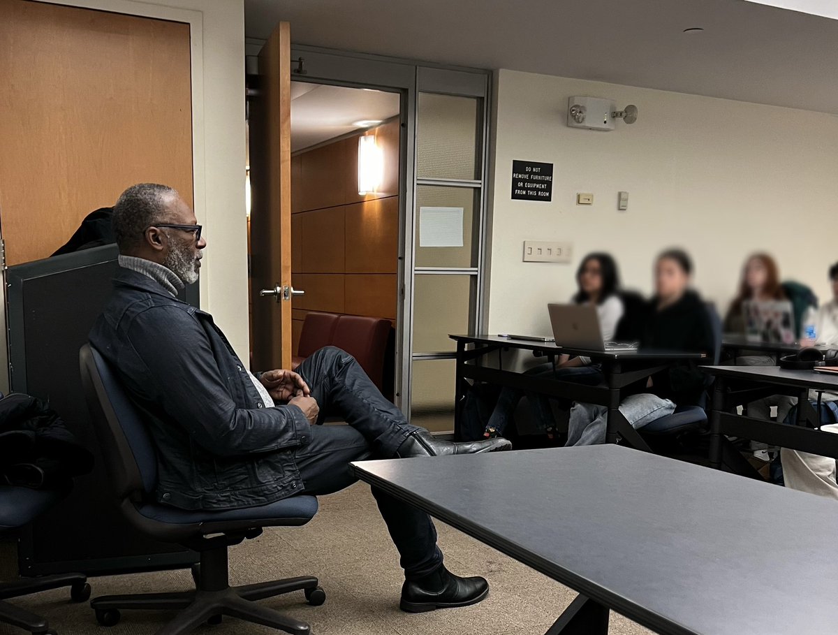 DankwaBrooks's tweet image. I gotta say a huge Thank You to @epatric1 for coming to speak to the “Writing for Electronic Media” class I teach @ #PaceUniversity in Manhattan tonight. 

Especially today, a day when we had the first meaningful rainfall in more than 90 days in New York City. 🌧️🗽🌧️. That was…