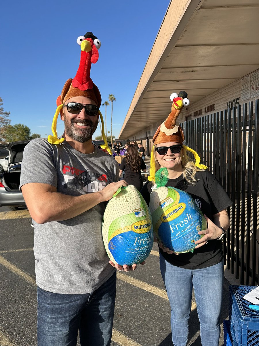 PalmLanePride's tweet photo. We were thankful for the opportunity to be able to be a part of passing  27 complete Thanksgiving dinners to families whose kids call Palm Lane their home. The smiles on the on their faces where all the thanks we needed.  #BeTheGameChanger @PalmLanePride https://t.co/gi84jKlTVh