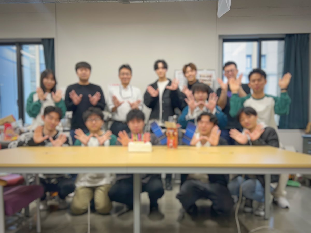 ARICA_AGU's tweet image. 11月20日で #Swift  衛星の打上げから20年が経過しました！研究室の皆ではたちの集いを執り行い、20本のろうそくとケーキでお祝いしました 🎂👏
Swift衛星は坂本教授が参加するチームで開発されたGRB探査衛星であり、20歳となる現在も元気に活躍しています🛰️✨

#Swift20