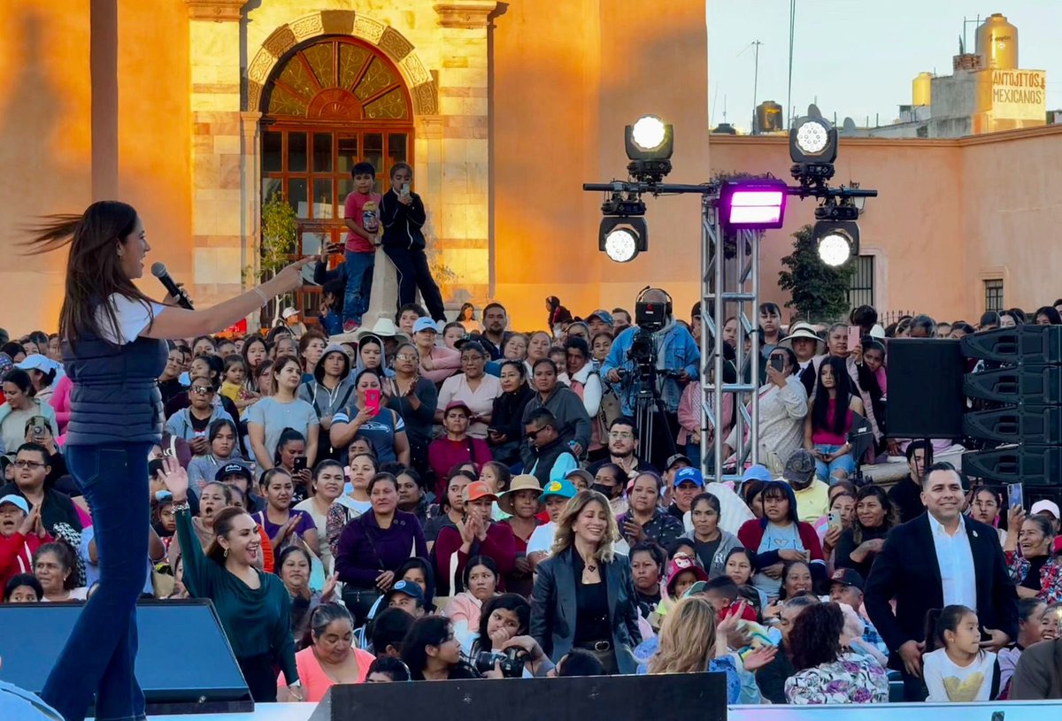 JPPerezB's tweet image. Nuestra gobernadora @LibiaDennise a través del programa #Aliadas, apoyará a las mujeres guanajuatenses a alcanzar sus metas y sueños que mejorarán sus vidas. 🙋🏻‍♀️

Ninguna mujer caminará sola, siempre lo harán de su mano y del #GobiernoDeLaGente. 🙌🏼