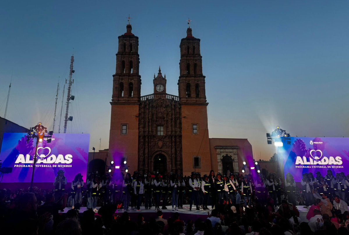 JPPerezB's tweet image. Nuestra gobernadora @LibiaDennise a través del programa #Aliadas, apoyará a las mujeres guanajuatenses a alcanzar sus metas y sueños que mejorarán sus vidas. 🙋🏻‍♀️

Ninguna mujer caminará sola, siempre lo harán de su mano y del #GobiernoDeLaGente. 🙌🏼