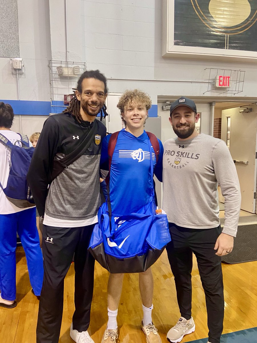 HewittT18's tweet photo. Great to see our  PSB family tonight ⁦@CoachCpRobbie⁩ ⁦@ayden_hewitt30⁩ @PSBTampaBay⁩ https://t.co/mJJY6Mq951