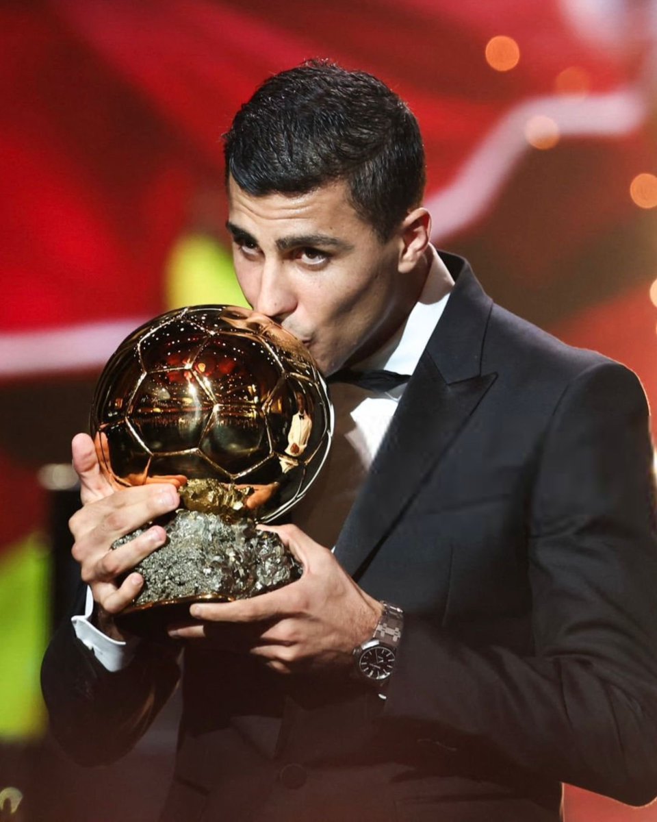 FabrizioRomano's tweet photo. 🔵🏴󠁧󠁢󠁥󠁮󠁧󠁿 Rodri: “It could be a possibility to finish my career in England”.

“I feel very good there, I love English football and Man City is fantastic club”.

“But Spain is my country and I keep following everything, La Liga, the clubs”. https://t.co/rcsC7O4T7h