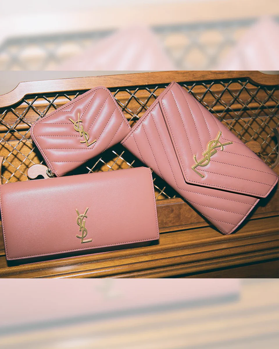 大人気⭐︎SAINT LAURENT キャビアスキン ピンクベージュ 三つ折り財布 CanCam on X: 