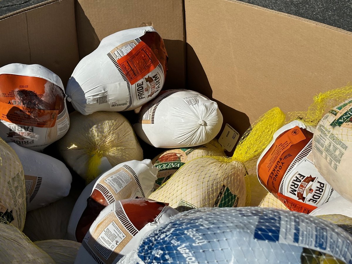 ARMinorityHealt's tweet photo. Thank you, Ms. Debra Strickland Allen and the First Ward Living Grace Pantry  team! We enjoyed meeting everyone today and providing important health screenings  -- blood pressure, blood sugar, cholesterol and more to the attendees of the Thanksgiving Food Giveaway! 
#AMHC https://t.co/t0EUaRnJvQ