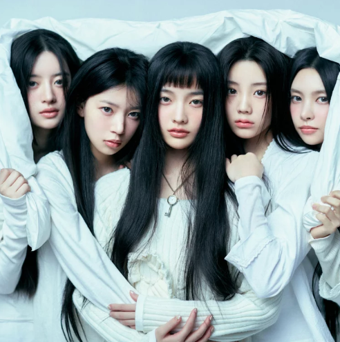 AboutMusicYT's tweet photo. ILLIT has won Best New Female Artist award at the 2024 MAMA Awards. https://t.co/WObuhtwV0i