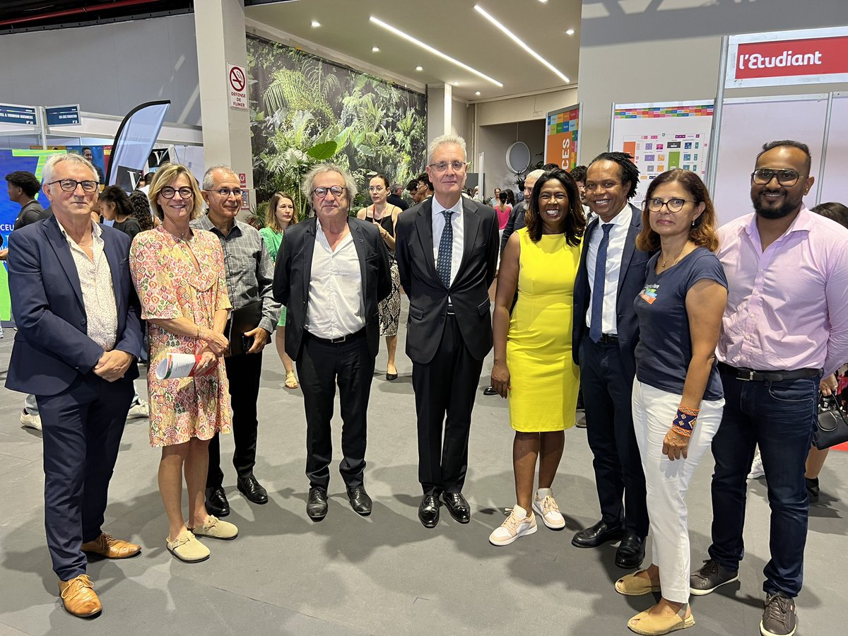 Académie de La Réunion (@aclareunion) on Twitter photo Semaines de l’#orientation : visite inaugurale du recteur <a href="/rostane_mehdi/">Rostane Mehdi</a> au salon « Vien trouv’ out formation et prepar out l’avnir ». Merci à toutes les équipes de l’<a href="/AcLaReunion/">Académie de La Réunion</a> mobilisées pour aider les jeunes dans leurs choix d'orientation vers l'enseignement supérieur Semaines de l’#orientation : visite inaugurale du recteur <a href="/rostane_mehdi/">Rostane Mehdi</a> au salon « Vien trouv’ out formation et prepar out l’avnir ». Merci à toutes les équipes de l’<a href="/AcLaReunion/">Académie de La Réunion</a> mobilisées pour aider les jeunes dans leurs choix d'orientation vers l'enseignement supérieur