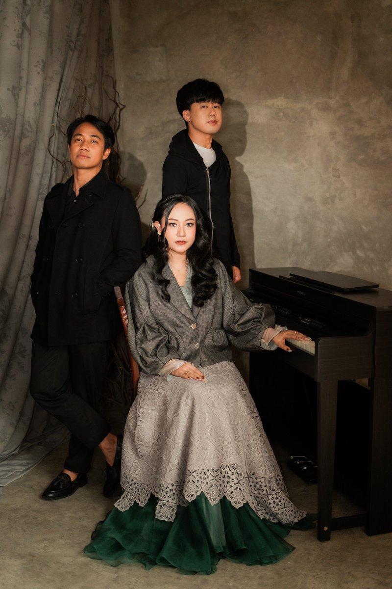 Team kebut seminggu utk membuat Aransmen lagu aku utk Original Soundtrack film SAMPAI NANTI, HANNA!yg berjudul “LUKA”. 

Sangat puas bgt dengar hasilnya. Thank you guys! Lagunya tak akan "semenyakitkan" &amp; "sedalam" ini tanpa kalian 🙏
@rudyesic @josaphatklemens 

📷 <a href="/faizazz/">faiza</a>