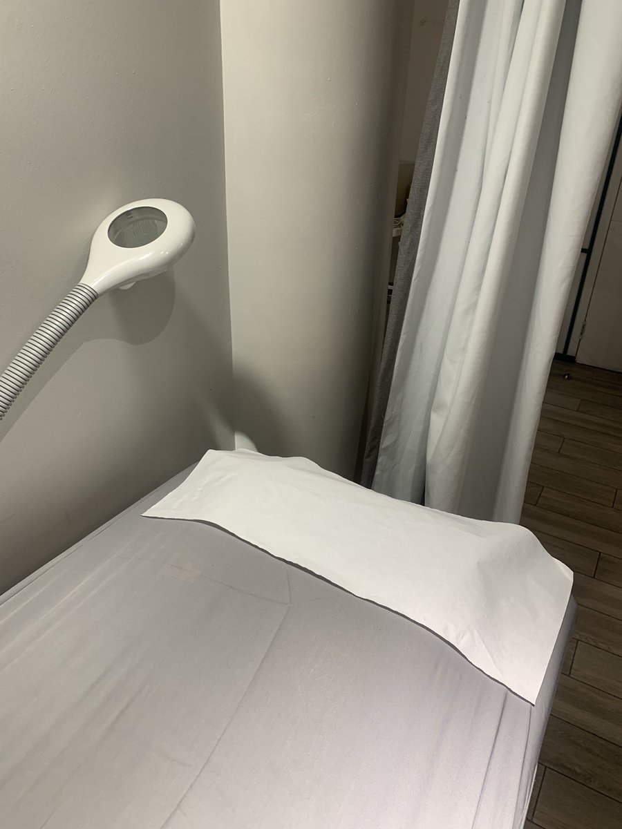 aku coba treatment di dermies max blok m! awalnya jujur penasaran karna unik aja dari depan, dan ngeliat harganya yang ramahhhh bgt dikantong pelajar

akhirnya aku coba treatment buat mencerahkan dan surprisingly hasilnya cocok dan ok di kulit aku! 🥺🫶🏻✨