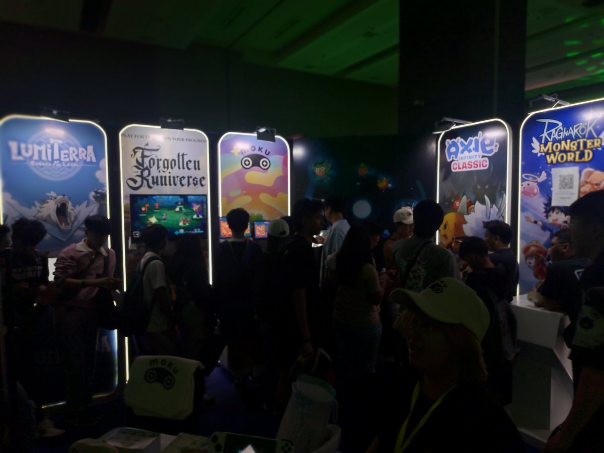 lil_raccoon0's tweet photo. Join the fun here at SM Aura SMX Center with the one and only @Moku_HQ. Drop by their booth to get awesome merch and cool stickers. LFG ๐ฅ๐ฅ๐ฅ
#MokiPochi
#HyperPlay https://t.co/OyWMqChE5w