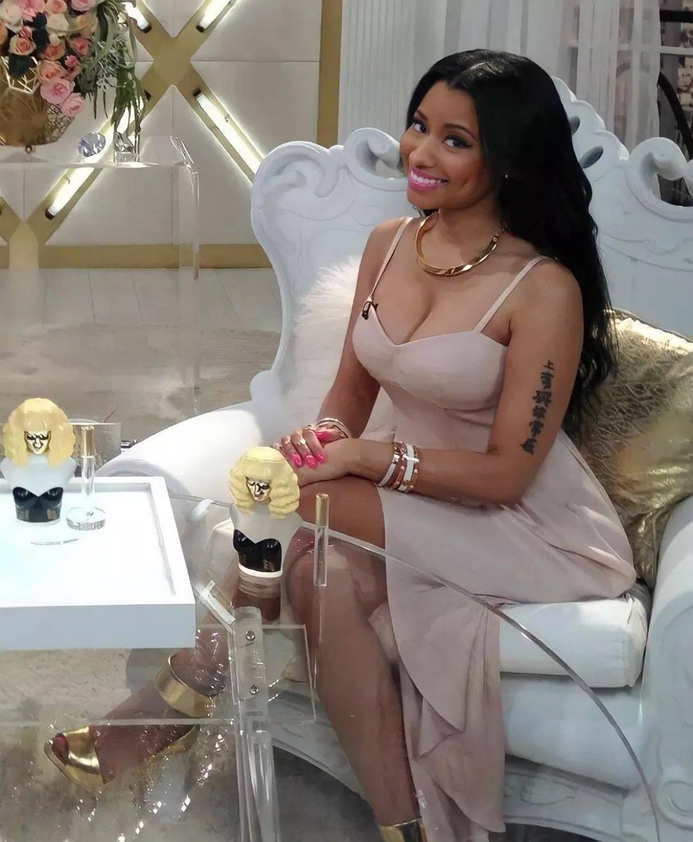 Now look at you. A resident of GAG CITY. 
#ThePinkprintAnniversary in one hour