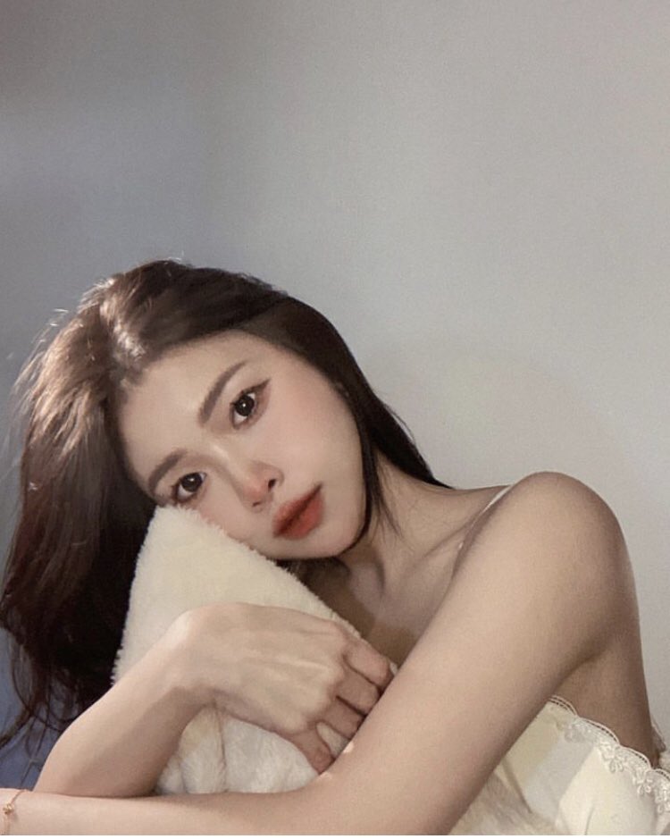 不想起床 
讓我再睡會🥱
誰昨晚闖進我的夢鄉
好睏😪 https://t.co/WToPHU45kw
