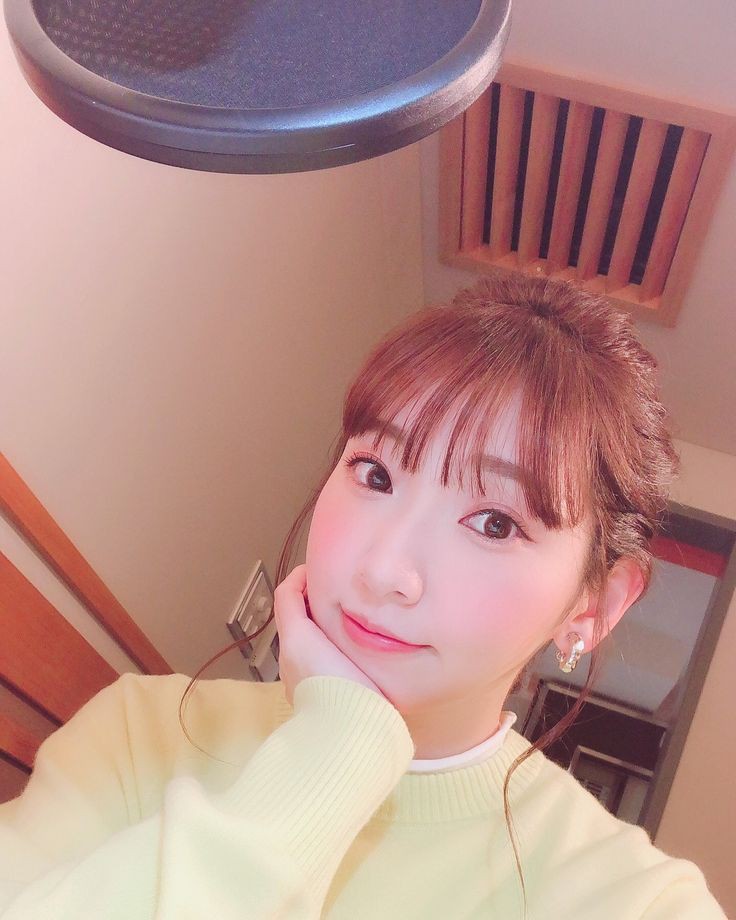 KhayrinQistina3's tweet photo. Ehehehe 😊 Jangan risau saya tak buat cerita macam #Iparadalahmaut dan etc 🤣 Heroine di dalam komik projek saya yang kedua iaitu #Indahnyapersahabatankita ada konflik iaitu Irdina Suhaila nak cari cinta yang baru tapi gadis itu tak boleh lupakan cinta lamanya 🙂🥲 #井上麻里奈 https://t.co/6oins0r3p6