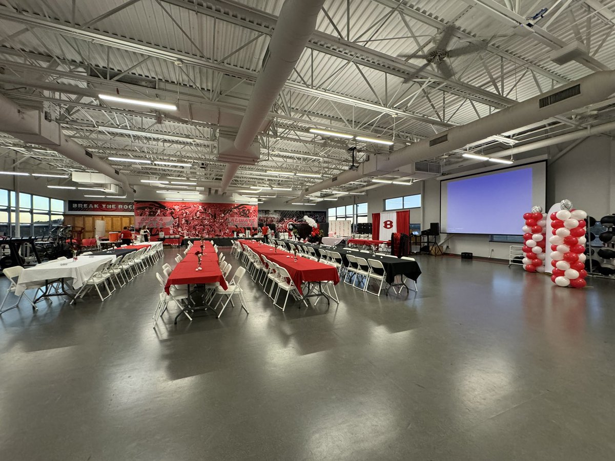 2024 banquet in the books! Thank you to everyone who helped us celebrate a great year and all the parents who helped us get set up and decorate!❤️🤍