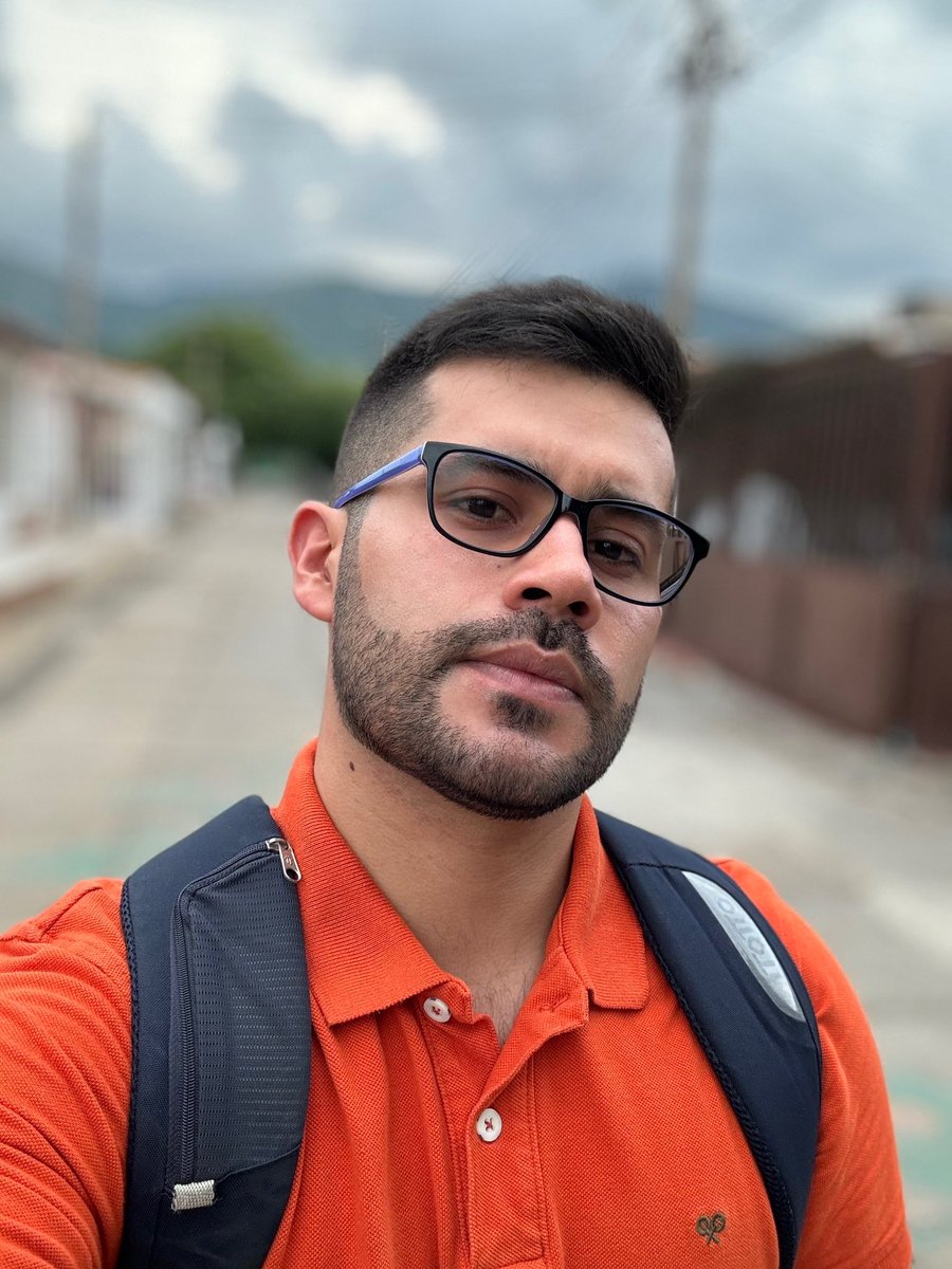 SammirPerez's tweet photo. Doy clases a domicilio 😌 https://t.co/RRqO5EWQFB