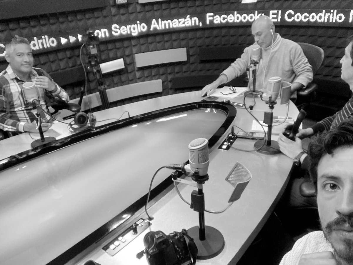 En vivo por <a href="/MVS102_5/">MVS 102.5 FM</a> en entrevista sobre la exposición “Ra zeedanu, Chii ne gaayu´ iza xtinne ´ndaani" del talentoso fotógrafo zapoteco #NelsonMorales. Gracias <a href="/salmazan71/">Sergio Almazán</a> por el espacio