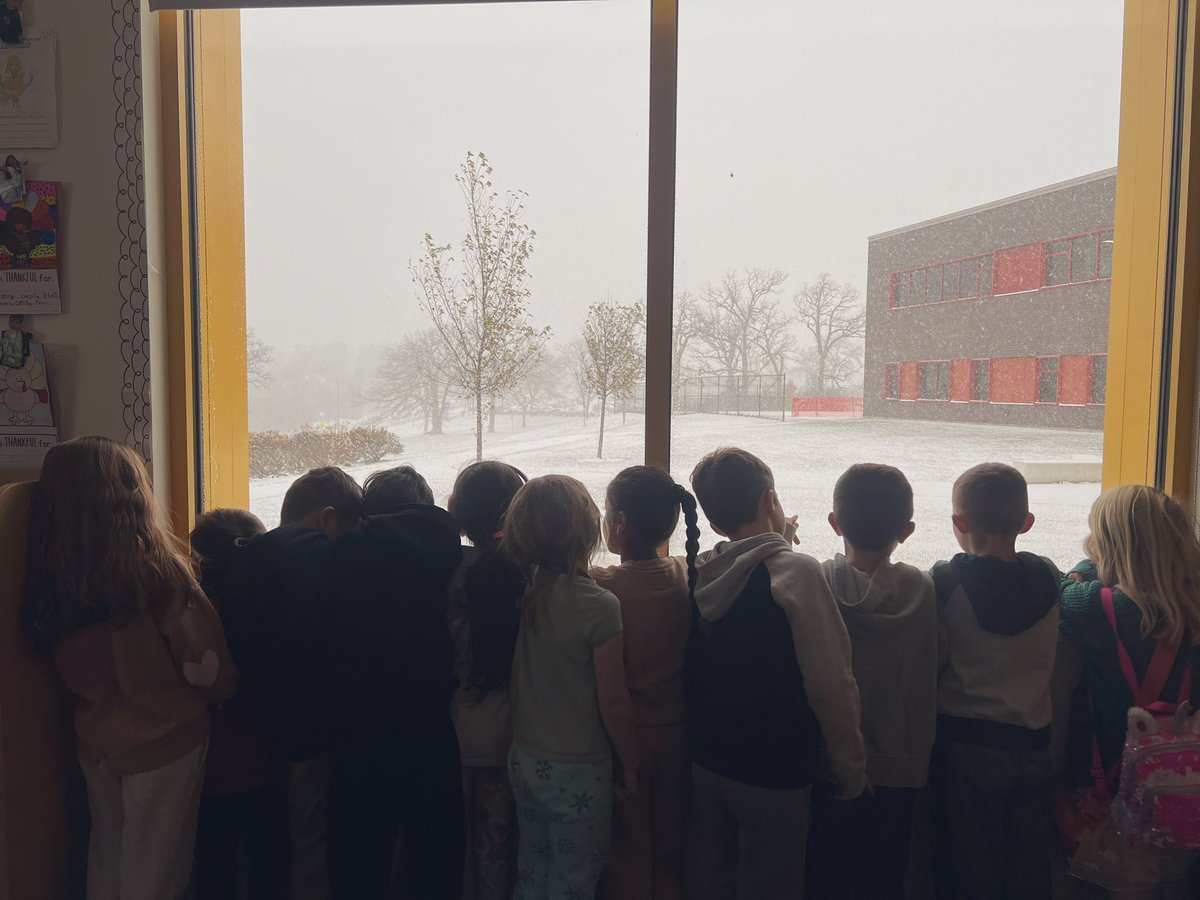 mrsaustind95's tweet photo. In stillness, there is peace. We set aside a few minutes to observe the snow fall. In a first grade classroom it is rare to find complete silence, and today we stood in admiration of a winter wonderland in the making. 🫶 https://t.co/9FDqxh9YpP