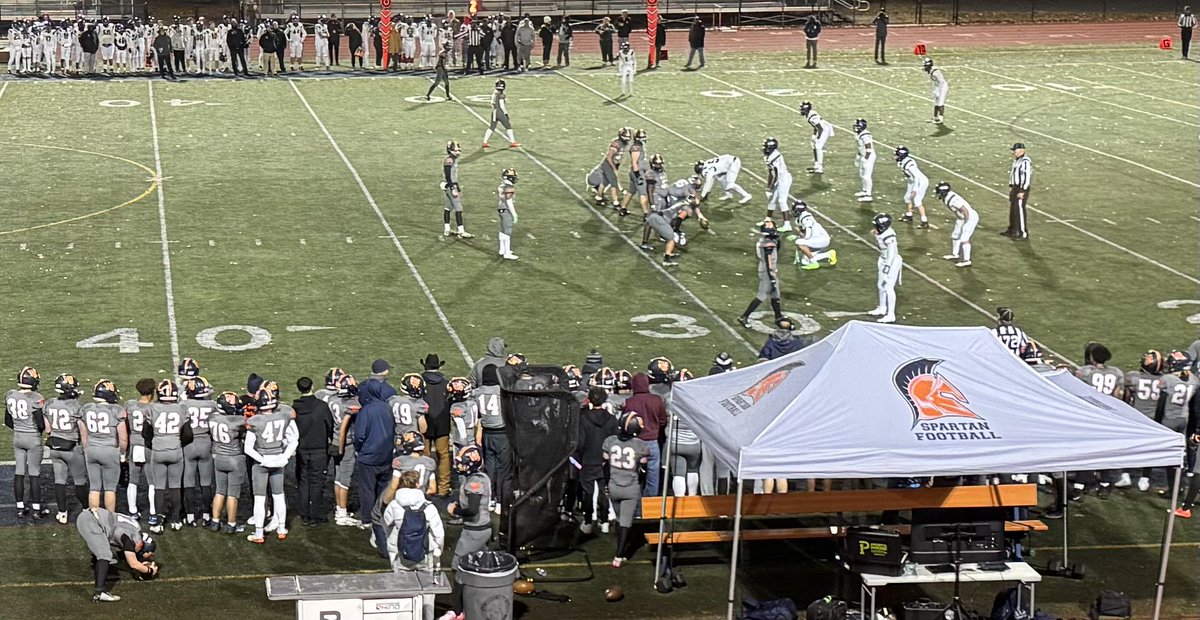 Wheeler13K's tweet image. Occoquan Regional Quarterfinal:
WEST SPRINGFIELD 41
SOUTH COUNTY 12
Semifinal Tuesday, Nov. 26 — West Springfield at Lake Braddock
@football_wshs