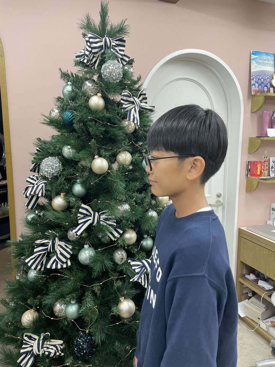 alpha_cherie's tweet photo. 11/22(金曜日)こんにちは❗️今年もあと1ヶ月と少し…年末年始の営業のお知らせです🙆‍♀️年末は12/30までの営業となり、年始は1/5よりスタートします❣️ご確認をお願いします🙇‍♂️年末30日は17時までの営業となります🙏#アルファシェリ #ヘアドネーション #キッズカット #三茶美容院 #年末年始 #三軒茶屋 #髪 https://t.co/GOrVCnKF0b