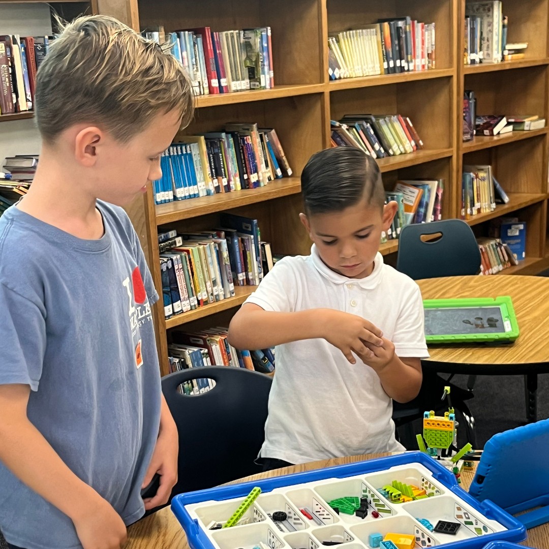 shared_science's tweet image. Collaborating with a partner makes learning more enjoyable. At Shared Science, we take great joy in witnessing our students enhance their STEM skills together!
#SharedScience #STEM #LongBeach