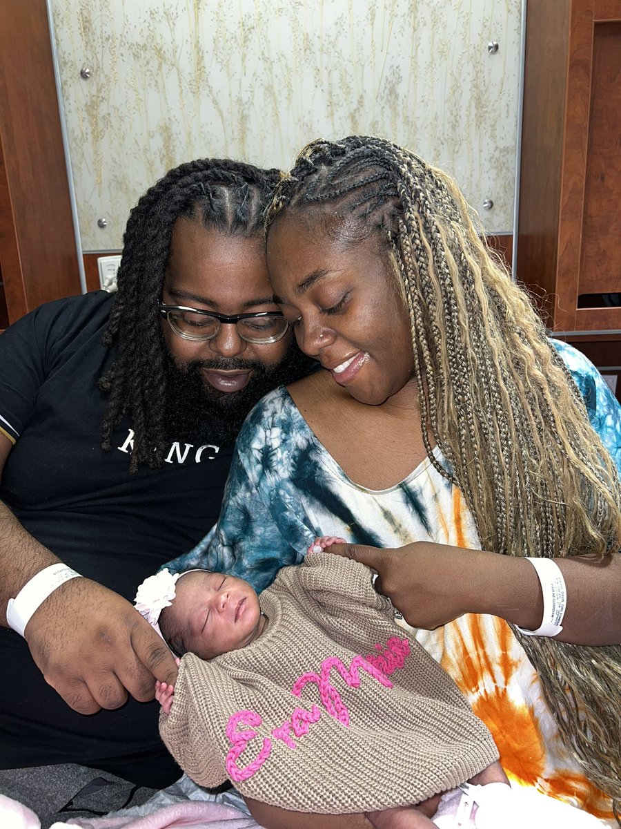 EuniqueDavis's tweet photo. 12 hours of labor &amp; my perfect rainbow baby came in 7 pushes at 12:30am today . Meet my little Eva the diva 🥹 https://t.co/o1wRlRKlEH