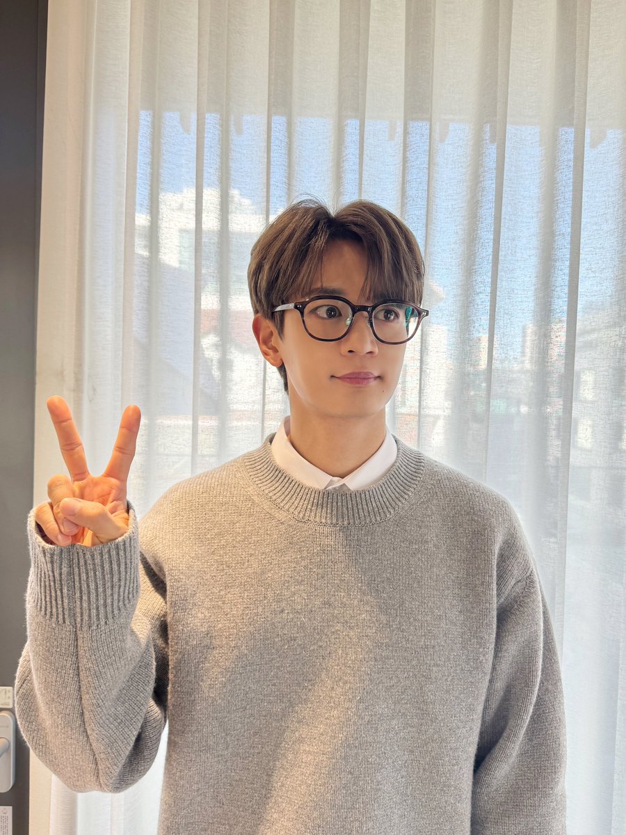 SHINee's tweet image. ✌️🤓

#MINHO #민호
#CALLBACK #MINHO_CALLBACK
#SHINee #샤이니 
#정오의희망곡김신영입니다