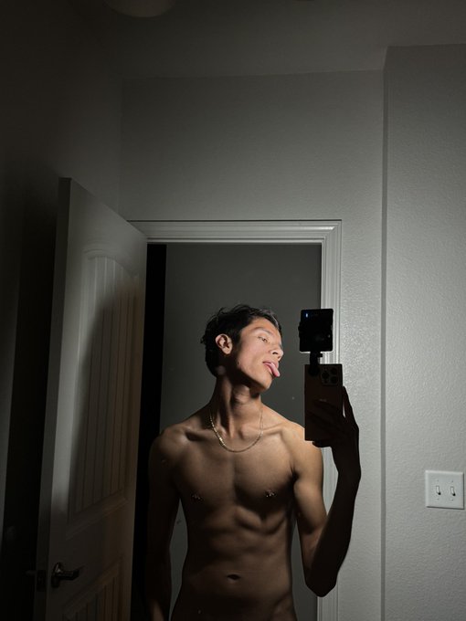 Watch OnlyVani 🪩's leaked NSFW photo on TwXstars