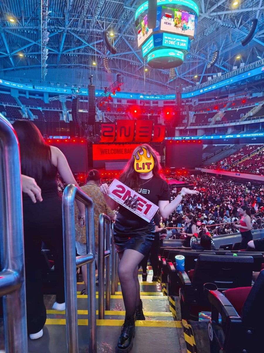 ssandykwon's tweet photo. Back from being hiatus to share this core memory as a 2NE1 fan. 🥺

My blackjack heart is happy and healed. 💖 https://t.co/ES2gTBljpT