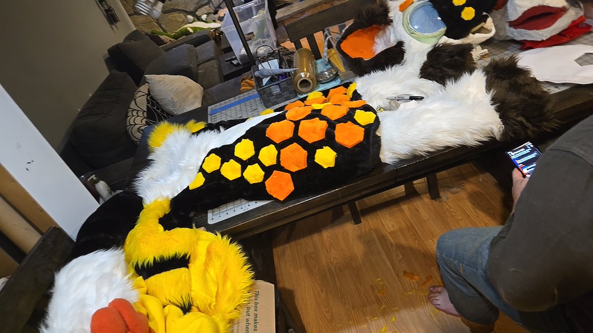 iamdurgen's tweet photo. Pray for me? X.X
Premade auction fullsuit that will be up for auction at Anthro Northwest.

#furry #furryfandom #fursuit #fursuitwip #fursuitpremade #fursuitmaker #fursuitauction #kittybee #fursona #beefursuit #catfursuit https://t.co/VLBFRH76Zp