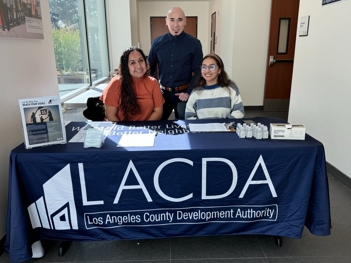 LACDevAuthority's tweet image. #FBF to a few months ago, when the #LACDA’s Family Self-Sufficiency (FSS) Program teamed up with @BankofAmerica to host a Small Business Workshop! This event was an opportunity for our Housing Choice Voucher participants to gain valuable insights into starting a small business.
