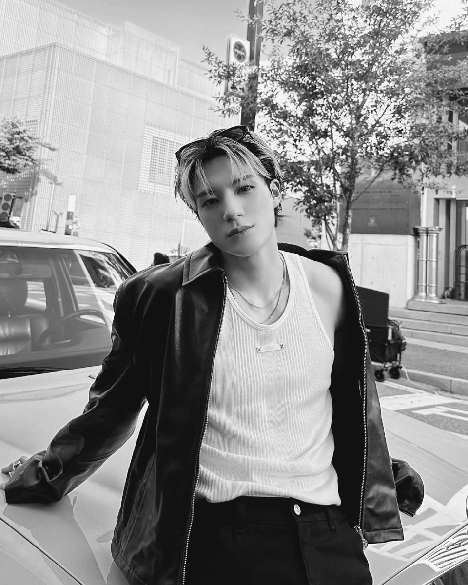rexueim's tweet photo. This look isn’t just about looking good; it’s a reflection of an attitude that’s both sharp and laid-back. It speaks to an effortless cool, where confidence is worn like a second skin and every detail tells a story. https://t.co/y8ZZW8A8un