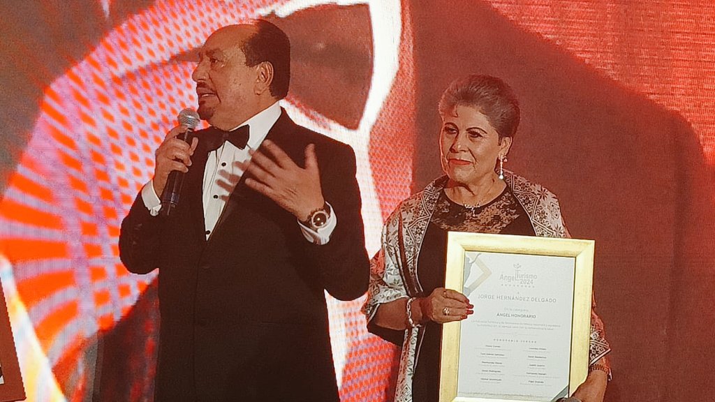 #ÁngelDelTurismo Ganador Ángel Honorario a: Jorge Hernández Delgado y Angélica Villalobos

<a href="/GrupoPremierPna/">Grupo Premier</a> <a href="/MarquisReforma/">Marquis Reforma</a>
#NocheDeÁngeles <a href="/FidelOvandoZ/">Fidel Ovando Z.</a>
