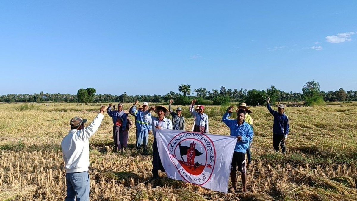 KYITHAR95368969's tweet photo. Multi-villages strike committee and local residents from #Yinmarbin Twp, #Sagaing Region, joined demonstration to overthrow the #MilitaryDictatorship on Nov22.

#Airbusted 
#AirBus2AirStrikes
#2024Nov22Coup  
#WhatsHappeningInMyanmar https://t.co/kmJseBOZeX