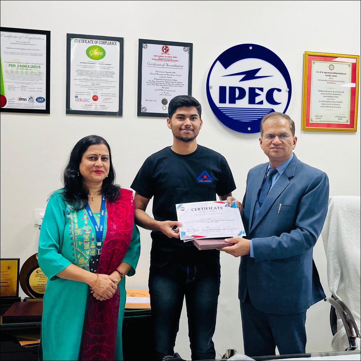 ipecgzb's tweet image. 🎉 Exciting moments from the BIS Technical Quiz &amp;amp; Presentation Competition! 🌟
A mega event organized by the BIS Society of IPEC, proudly sponsored by the Bureau of Indian Standards. 

Congratulations to all the winners! 
.
#TechnicalQuiz  #ipec #ipec30 #StudentAchievements