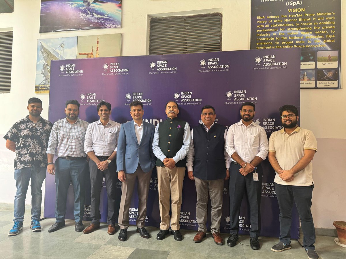 IIFCLProjects's tweet image. ISpA hosted a SpaceTech Expert Talk on &apos;Public-Private Partnerships in the Space Sector&apos; on July 5, 2024.
Speakers included Lt Gen A K Bhatt (Retd), Wing Cmdr Satyam Kushwah and IPL AGMs Akshat Johri &amp;amp; Rajat Kumar sharing insights on PPP&apos;s transformative role in space innovation.