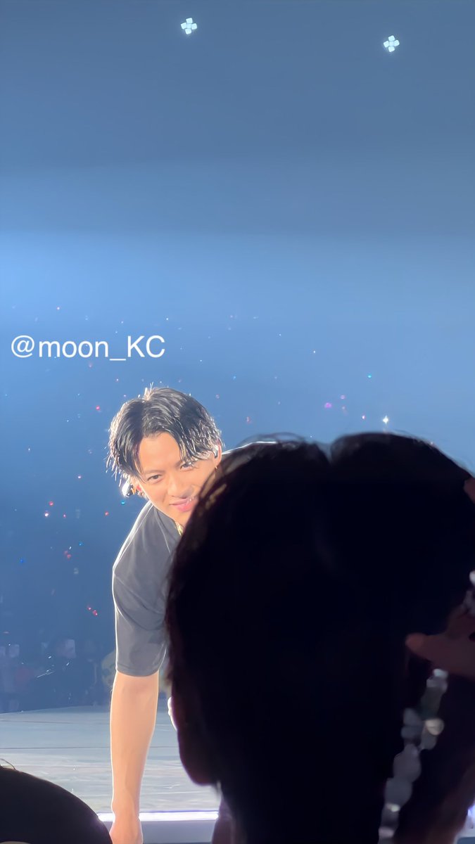 moon___KC's tweet photo. こちらいたずらっ子紫耀くんの写真もどうぞ〜❣️ほんと発光してるみたいなキラキラって効果音が聞こえてきそうな笑顔してるよね https://t.co/z57gQK7rk1