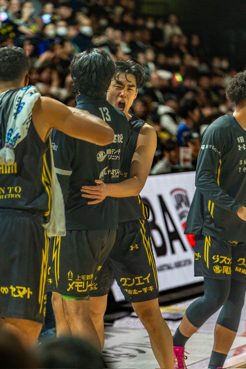 cranethundakun's tweet image. 今日は負けてしまったけど今後に期待できる内容だから満足感はある
DFはホント良く足が動いてたんだけど、最後はさすがに足が止まりかけローテやシュートチェック遅れてしまった
トレイがいたらペネトレイト警戒し、外も打ちやすくなってオフェンス上回れた可能性あるけど、次に繋がる敗戦だったと思う