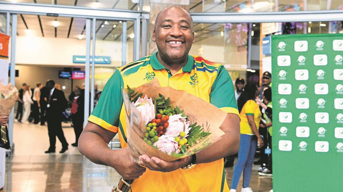 Netwerk24's tweet photo. Om die lug verder te suiwer, is #ASG van plan om self op 3 Desember met die aandeelhouers van die #Bulle, #Leeus, #Haaie en #Stormers te vergader. ||#gaytonmckenzie
https://t.co/u7PSuC24ZJ https://t.co/giCzJsGTtZ