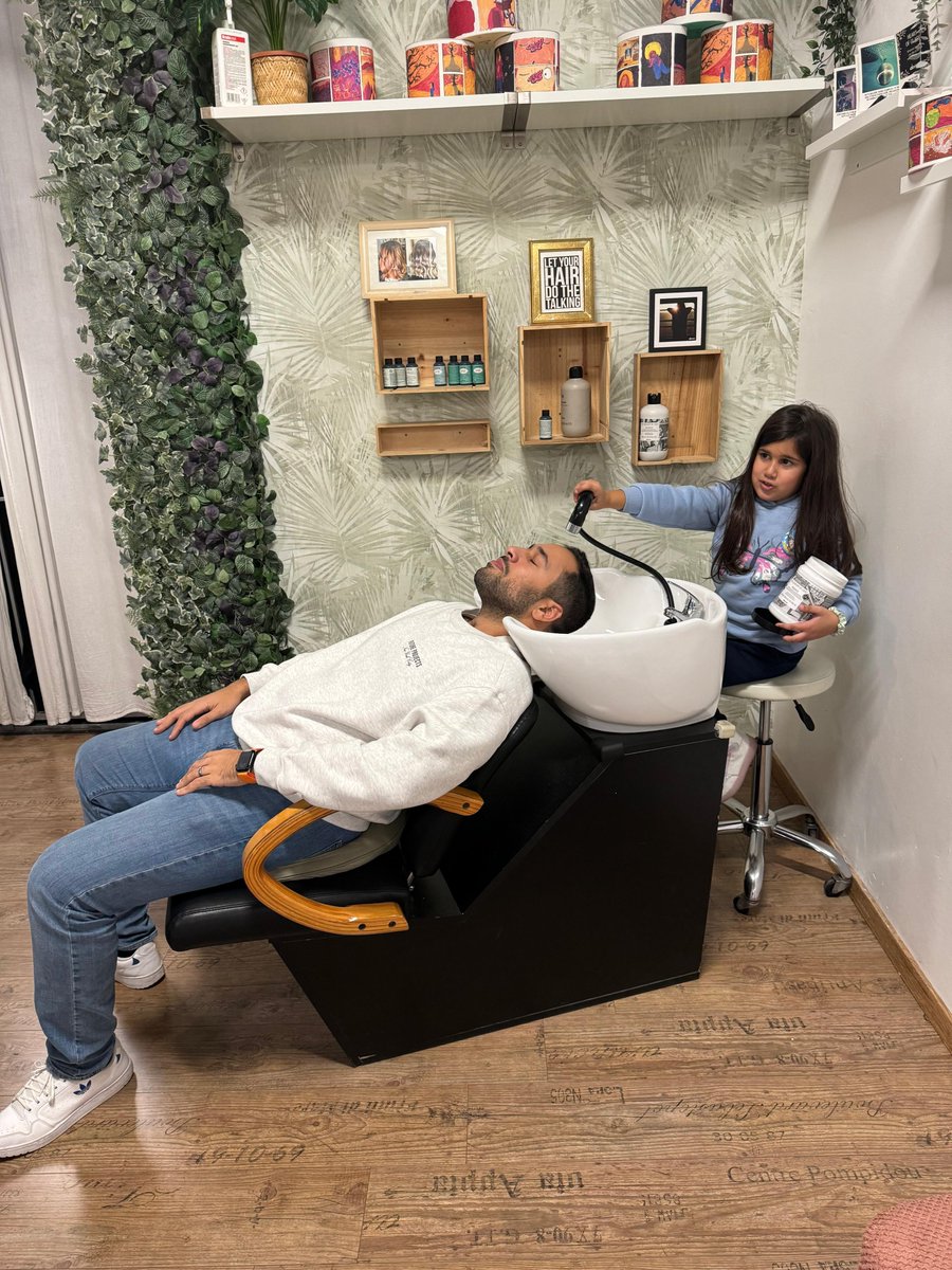 AhmadMHany's tweet image. لما دورك كأب يحتم عليك تحط نفسك في مواقف مهزقة ❤️