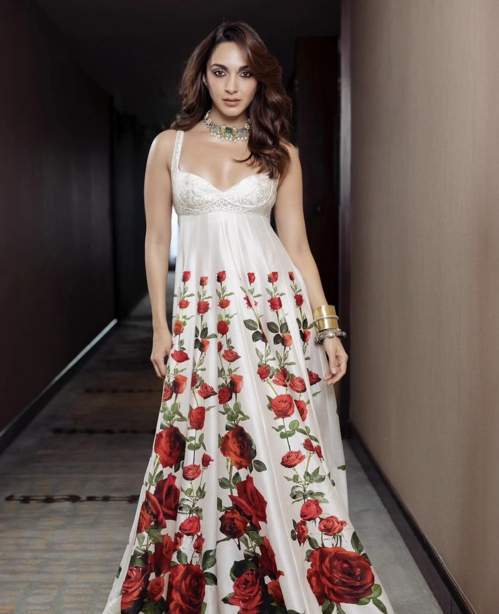 DelhiTimesTweet's tweet image. #KiaraAdvani flaunts a gorgeous rose print dress by the late #RohitBal

#celebs #fashion #kiaraadvanifans #gamechanger