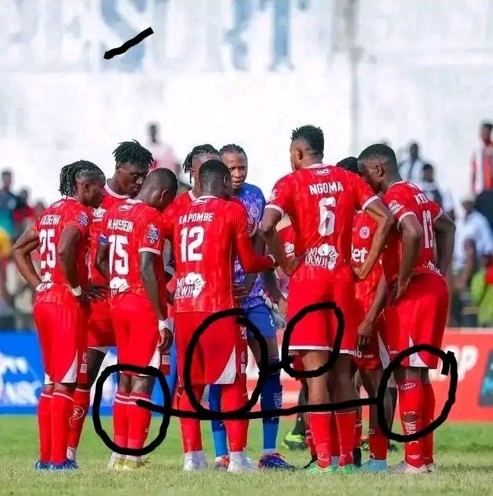 nelsonkolukwi's tweet image. Mko busy kuwacheka Yanga kufungwa na Tabora wakati hata jezi mnaunga unga...timu la tajiri Mo!

@Tanfootball #BodiYaLigi #Karia timu lenu linaruhusiwa kuvunja sheria au sio?!🤣🤣🚮