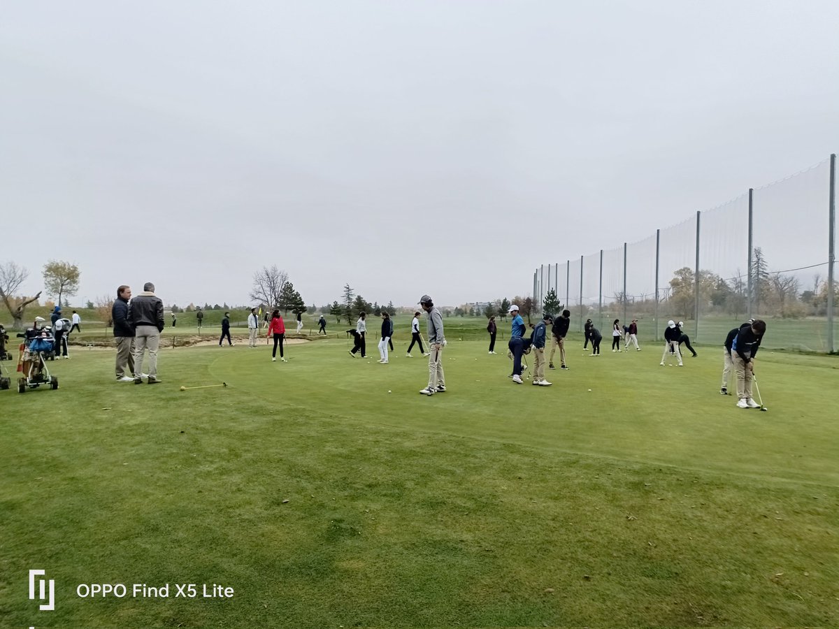 Ambientazo a primera hora en el Putting Green de <a href="/FaisaneraGolf/">La Faisanera Golf</a>  en el sub-16 de la <a href="/Fedgolfmadrid/">Real Federación de Golf de Madrid</a>  <a href="/fgolfcyl/">Federación Golf CyL</a>  Mucha suerte a todos!!